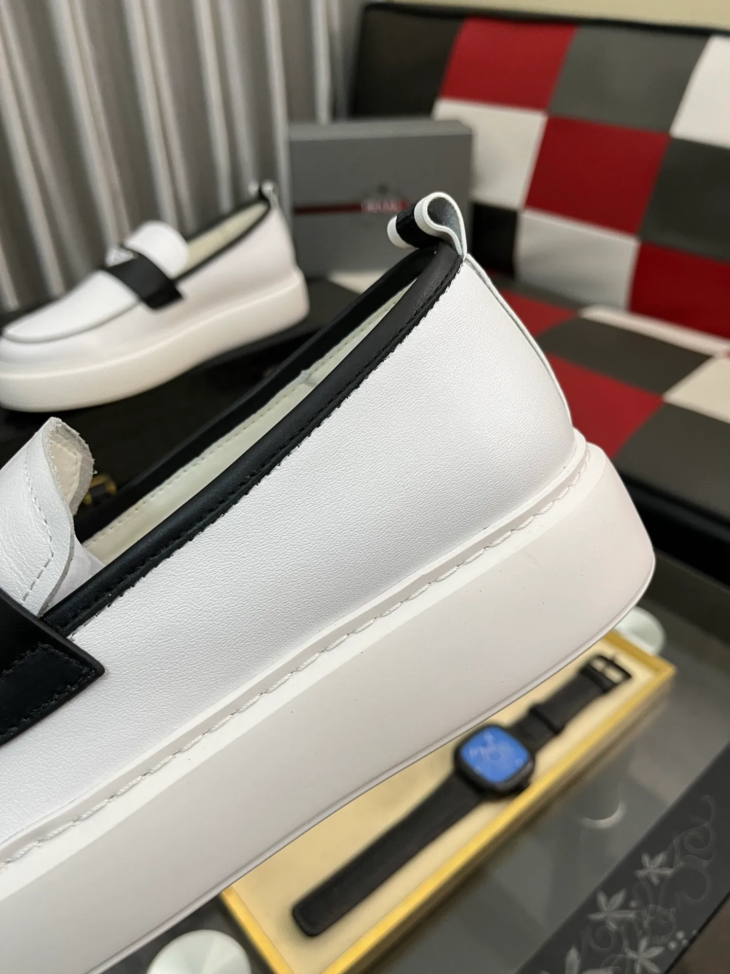Men's shoes 💰: 560⌚️⌚️[PRADA] Prada casual shoes, originally developed 1:1, made of high-mercerized cowhide with imported cowhide, silk sheepskin lining, rubber outsole, comfortable and soft on the foot, size: 38-443️⃣Colors available